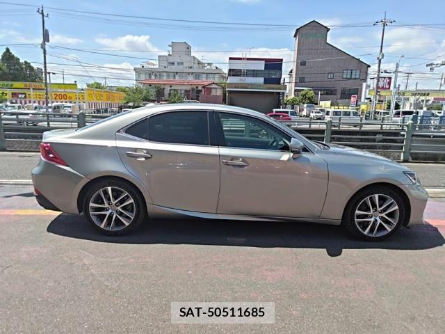 Lexus IS 2019-09 8208361-10