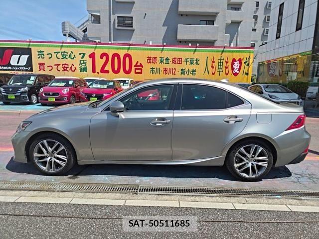 Lexus IS 2019-09 8208361-11