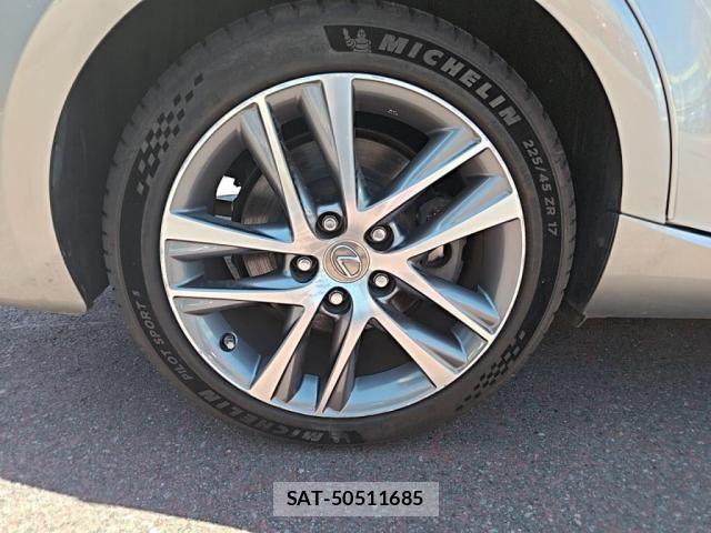 Lexus IS 2019-09 8208361-24