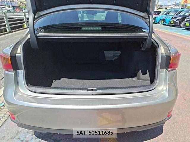 Lexus IS 2019-09 8208361-27