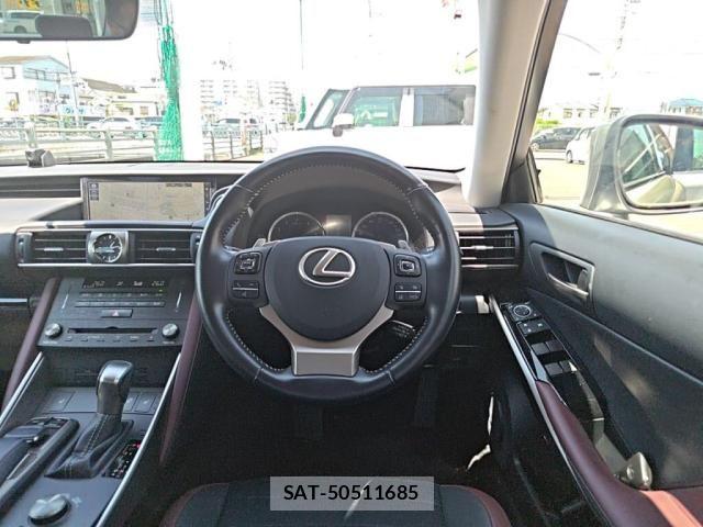 Lexus IS 2019-09 8208361-2