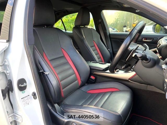Lexus IS 2018-12 8230607-9
