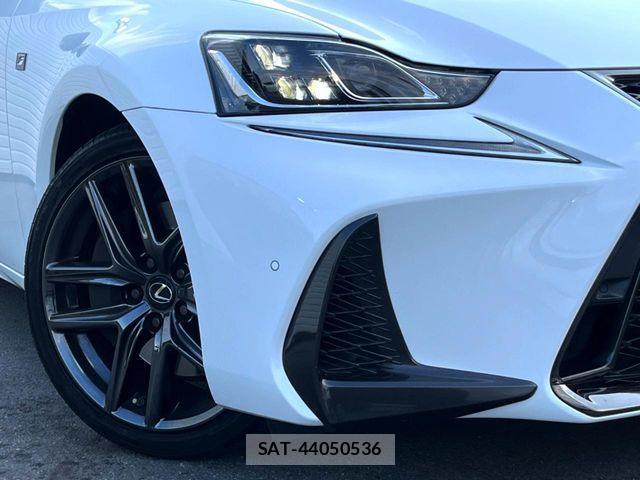 Lexus IS 2018-12 8230607-13