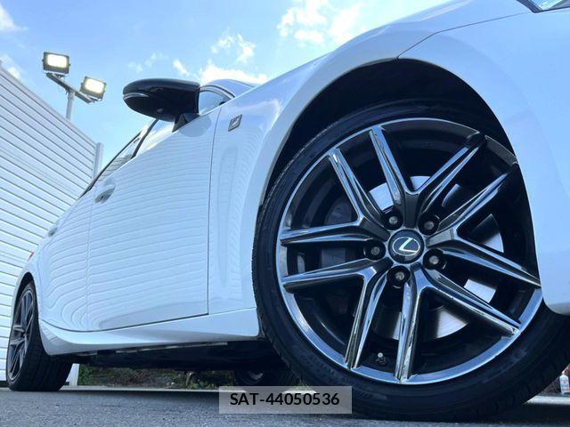 Lexus IS 2018-12 8230607-14