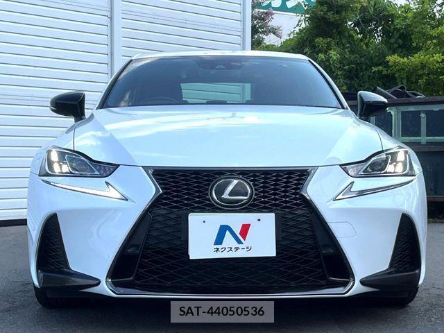 Lexus IS 2018-12 8230607-15