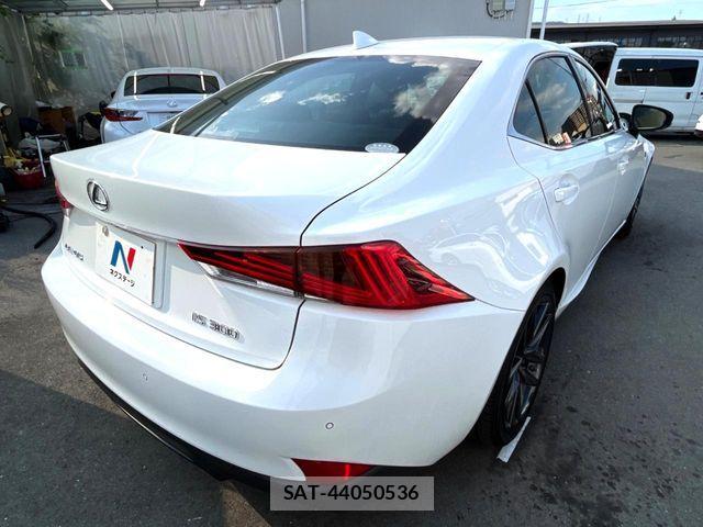 Lexus IS 2018-12 8230607-18