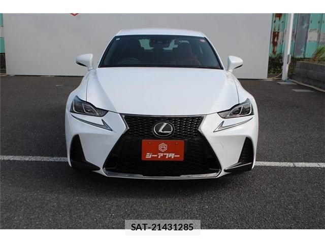 Lexus IS 2018-01 8315177-10