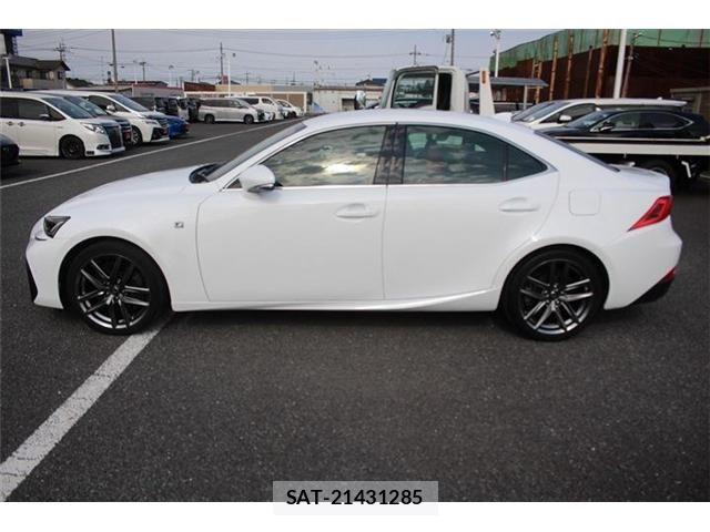 Lexus IS 2018-01 8315177-12