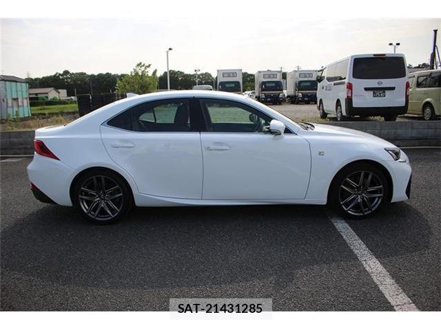 Lexus IS 2018-01 8315177-16