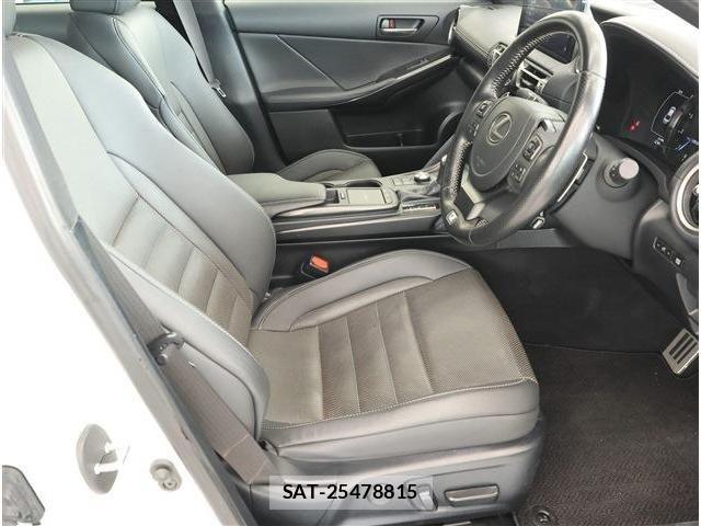 Lexus IS 2021-06 8315176-16