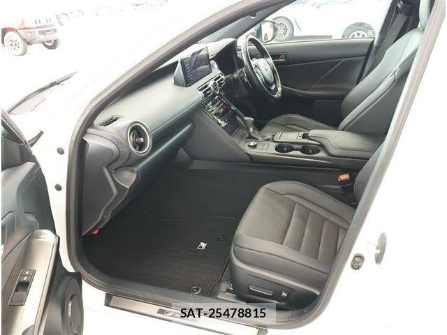 Lexus IS 2021-06 8315176-18