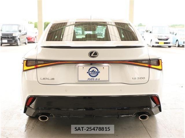 Lexus IS 2021-06 8315176-26