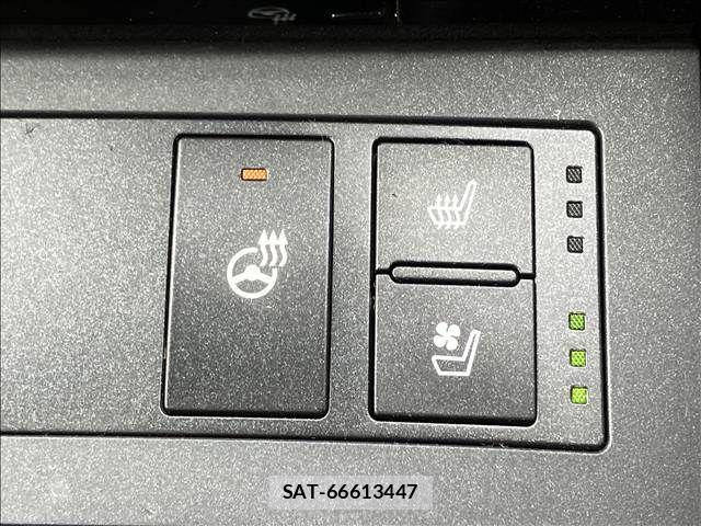 Lexus IS 2021-02 8336535-7
