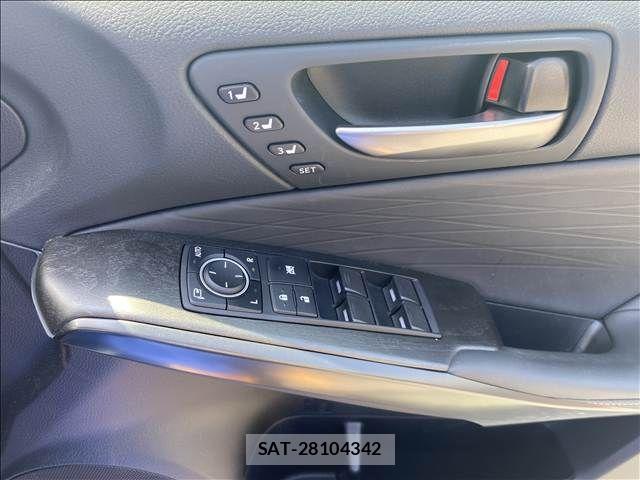Lexus IS 2021-06 8336534-11