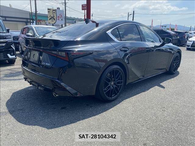 Lexus IS 2021-06 8336534-13