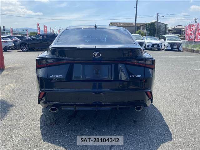 Lexus IS 2021-06 8336534-15