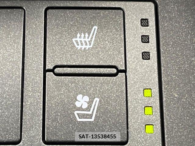 Lexus IS 2022-03 8366714-11