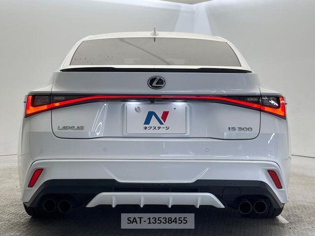 Lexus IS 2022-03 8366714-16