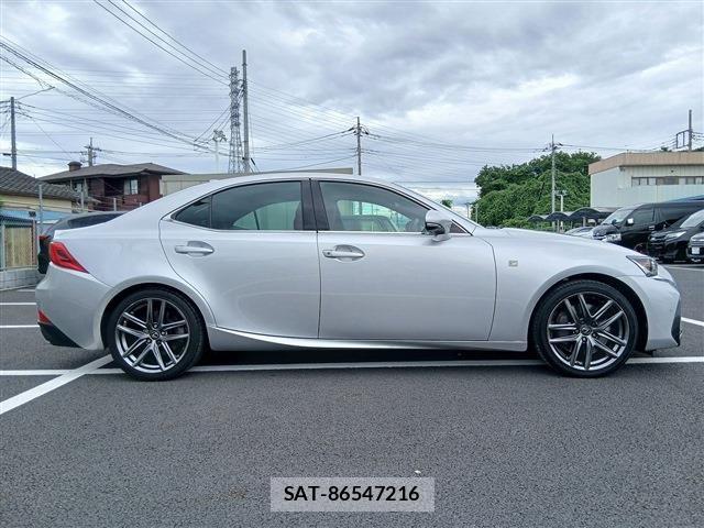 Lexus IS 2017-12 8371801-9