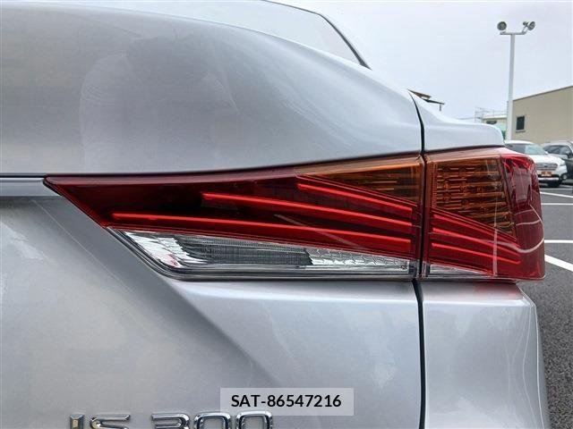 Lexus IS 2017-12 8371801-12