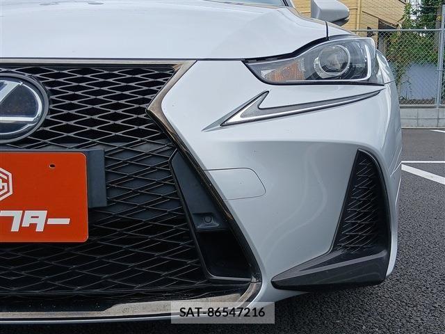 Lexus IS 2017-12 8371801-25