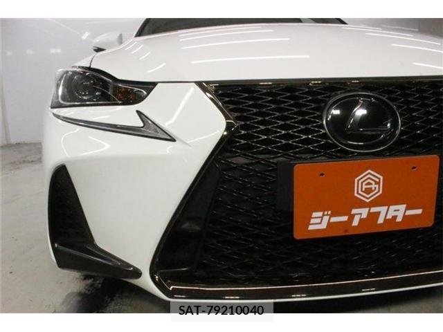 Lexus IS 2018-02 8413267-10
