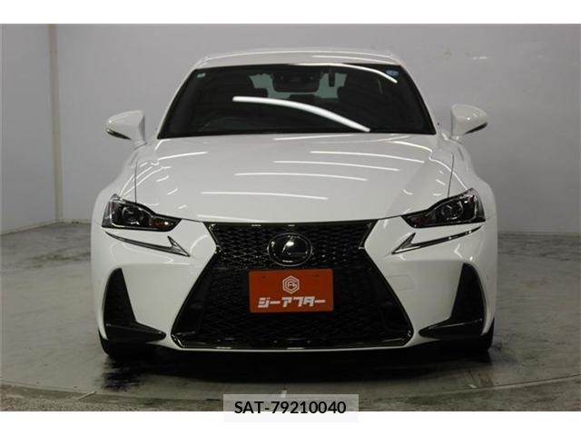 Lexus IS 2018-02 8413267-1