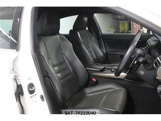 Lexus IS 2018-02 8413267-24