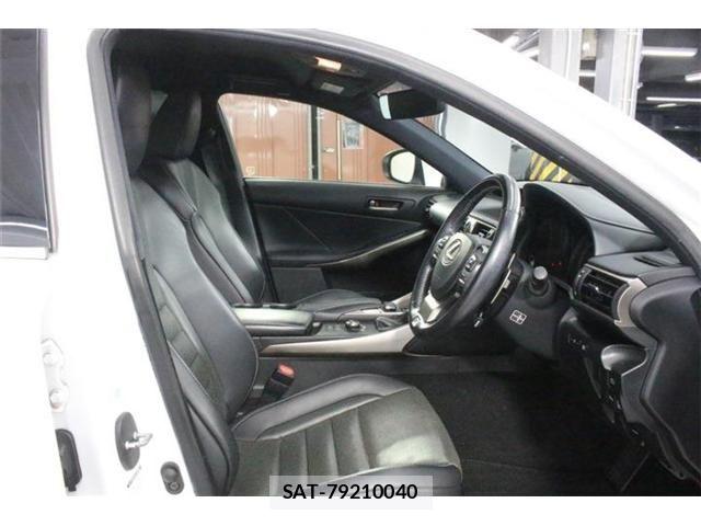 Lexus IS 2018-02 8413267-26