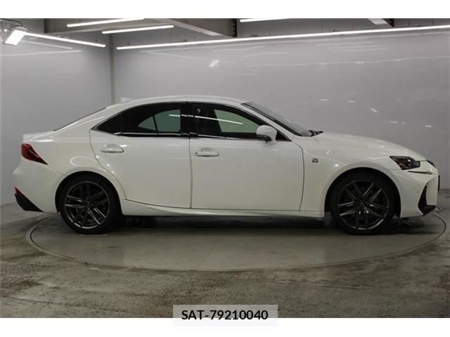 Lexus IS 2018-02 8413267-3