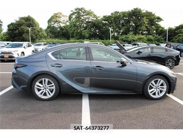 Lexus IS 2021-06 8457799-9