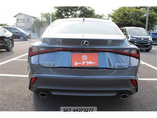 Lexus IS 2021-06 8457799-10