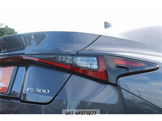 Lexus IS 2021-06 8457799-14