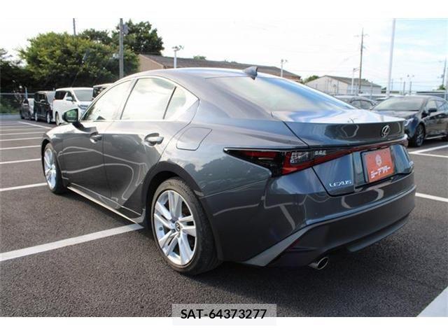 Lexus IS 2021-06 8457799-25