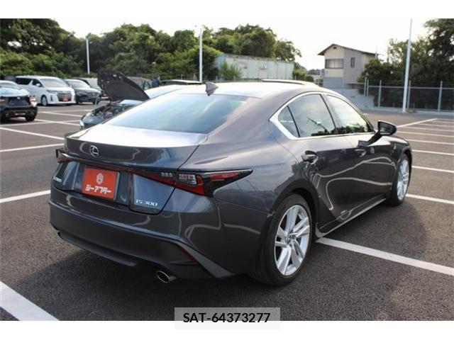 Lexus IS 2021-06 8457799-28