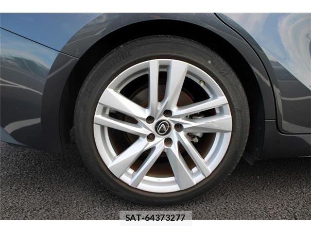 Lexus IS 2021-06 8457799-29