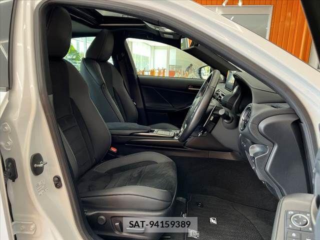 Lexus IS 2024-01 8562432-15