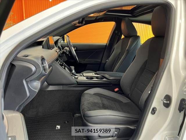 Lexus IS 2024-01 8562432-16