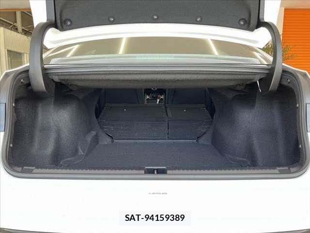 Lexus IS 2024-01 8562432-20