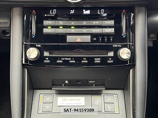 Lexus IS 2024-01 8562432-22
