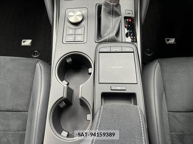 Lexus IS 2024-01 8562432-23