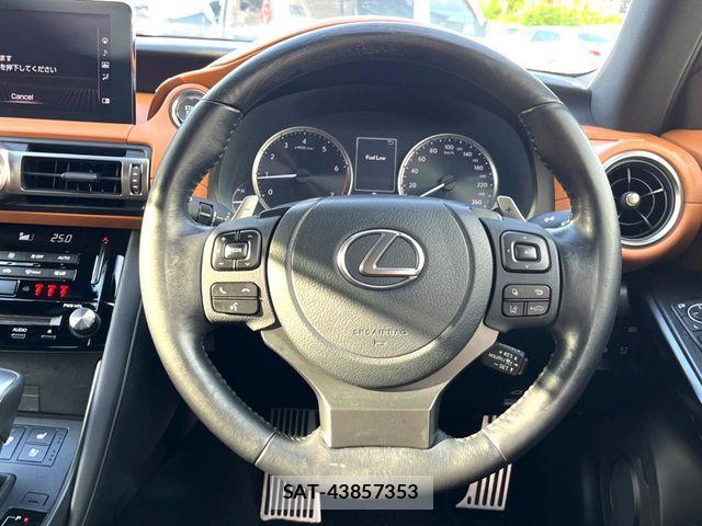 Lexus IS 2021-05 8562433-11