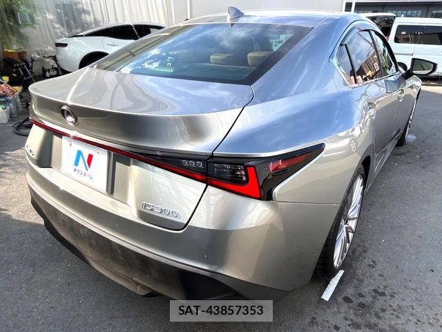Lexus IS 2021-05 8562433-17