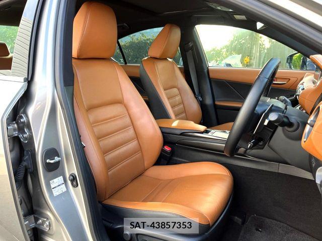 Lexus IS 2021-05 8562433-8