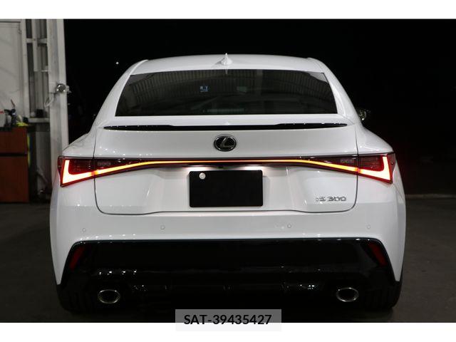 Lexus IS 2024-01 8562427-10