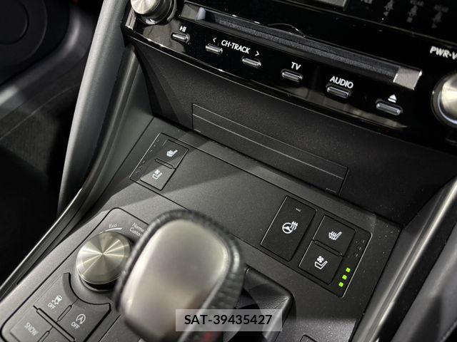 Lexus IS 2024-01 8562427-22