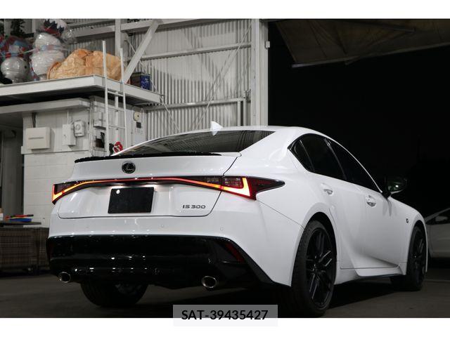 Lexus IS 2024-01 8562427-8