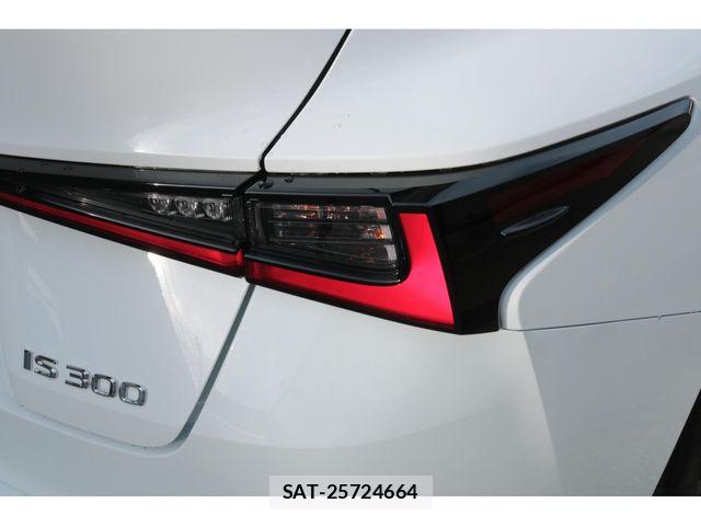 Lexus IS 2024-07 8562426-14