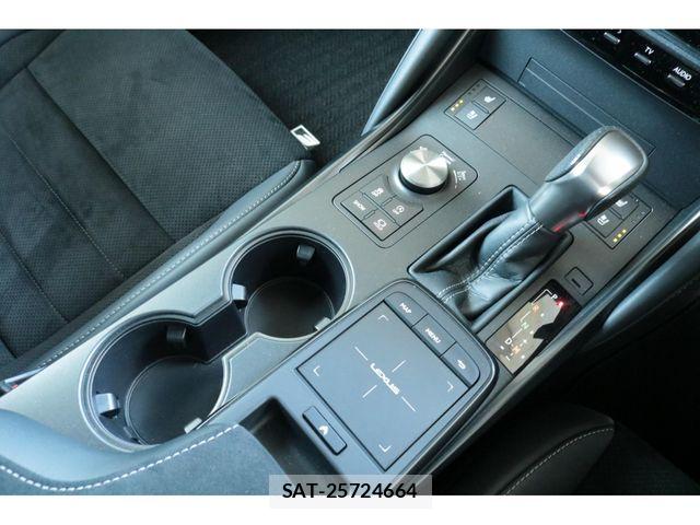 Lexus IS 2024-07 8562426-25