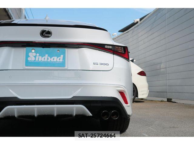 Lexus IS 2024-07 8562426-6